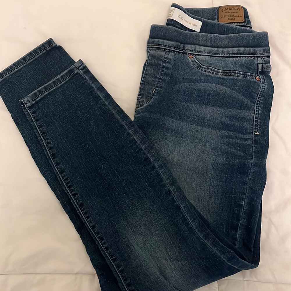 Levi Pull On Skinny Jean
